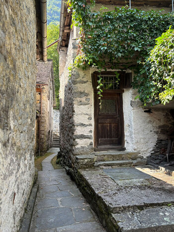 enge Gasse in Foroglio