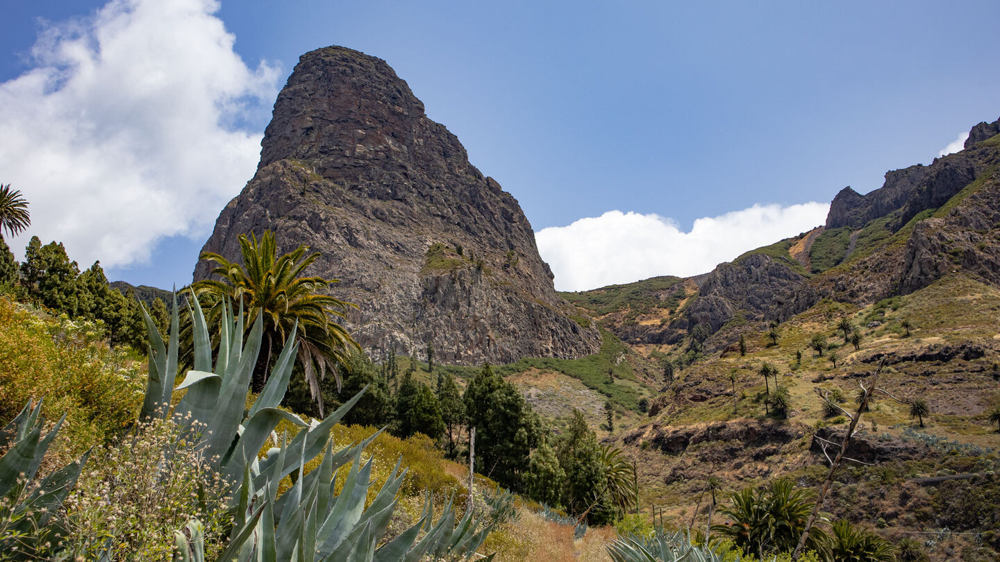 der Roque de Agando thront über dem Tal von Benchijigua