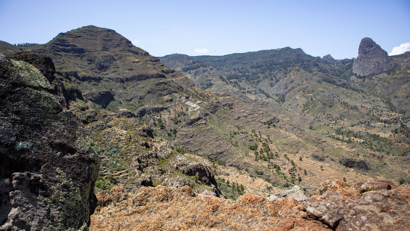 Panoramablick über den Verlauf der Wanderung bis zum Roque de Agando