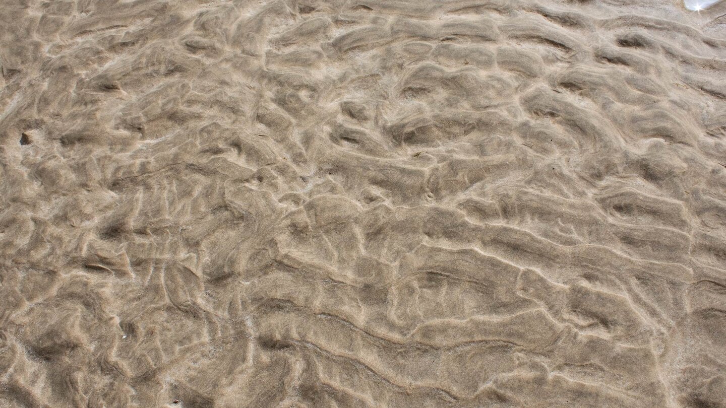 Sandtexturen bei Ebbe am Playa el Salado auf La Graciosa