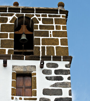 der Glockenturm der Iglesia San André Apóstol in San Andrés auf La Palma