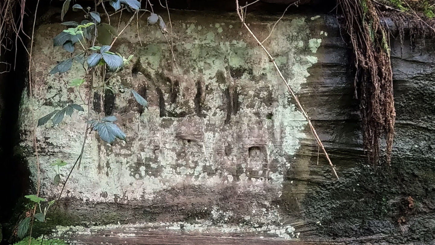 Dianarelief (Rocher Diane) - ein Felsrelief aus der Römerzeit am Altschlosspfad Dianarelief (Rocher Diane) am Altschlosspfad