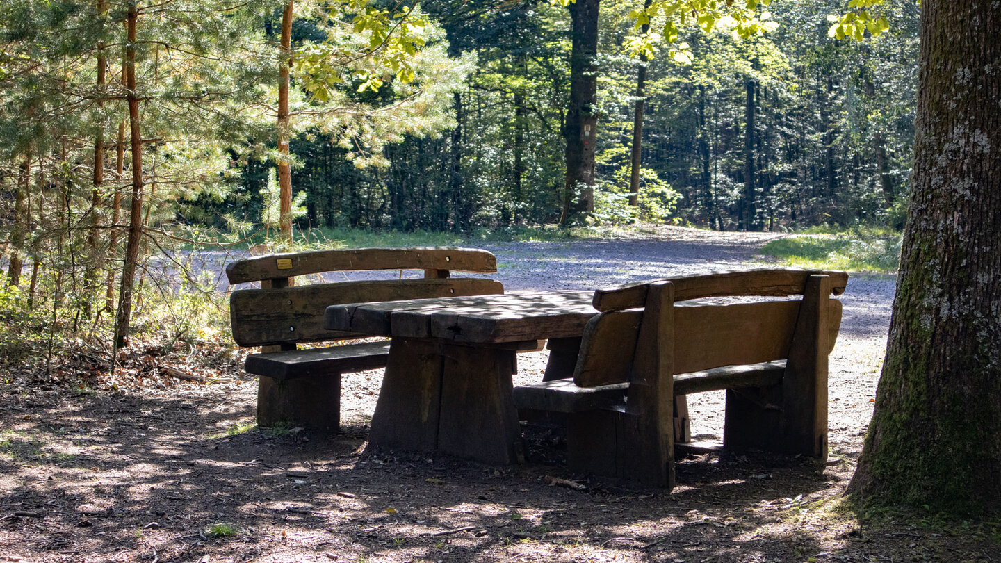 Rastplatz am Altschlosspfad Rastplatz am Altschlosspfad
