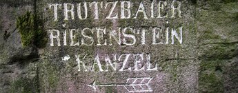 Wegweiser am historischen Pfad in Heidelberg