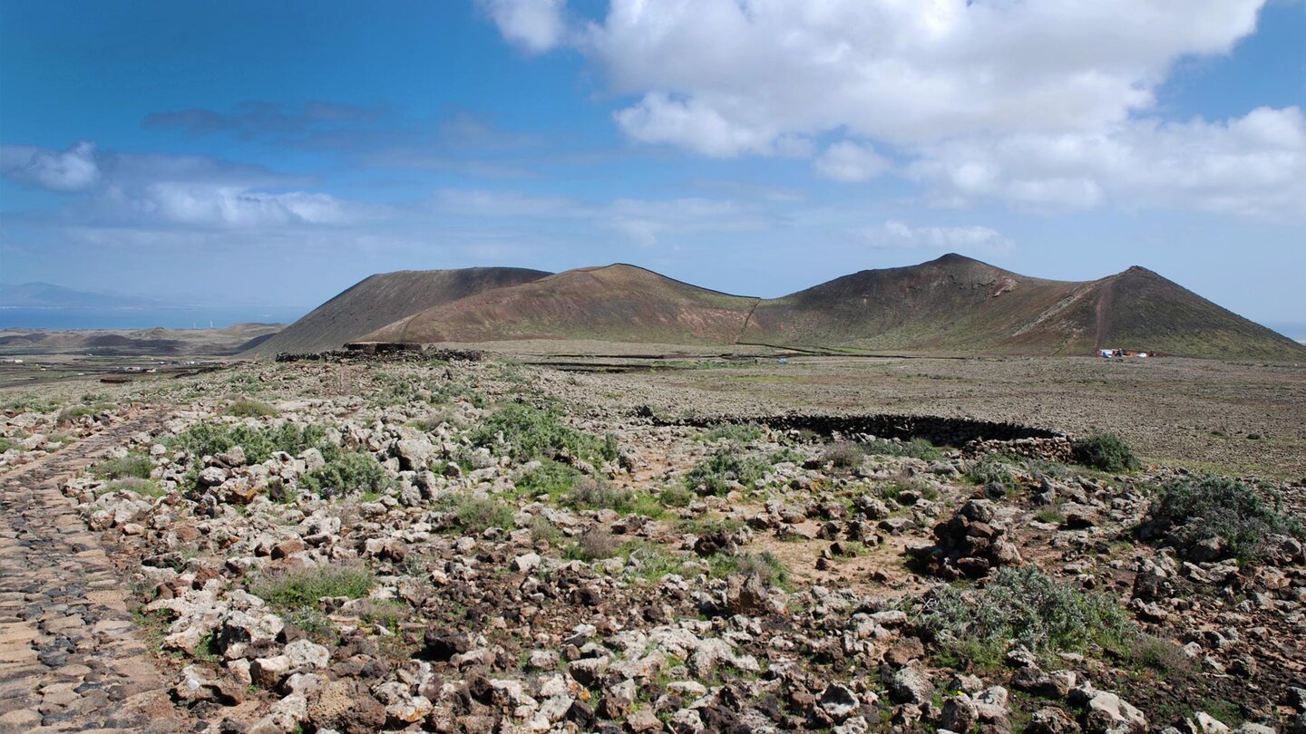 Ausblick auf die umliegenden Vulkan vom Wanderweg