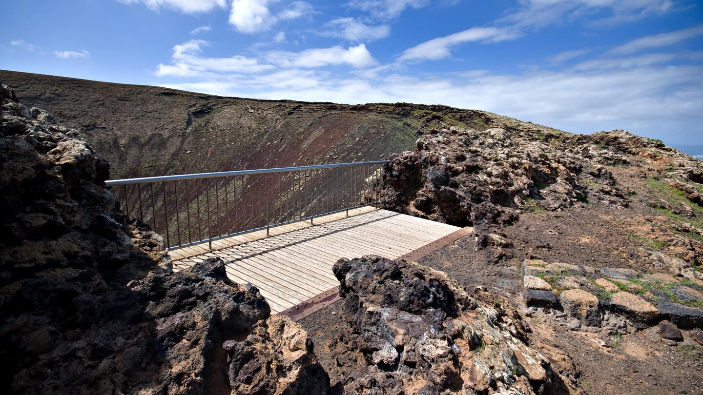 die Aussichtsplattform am Krater des Calderón Hondo