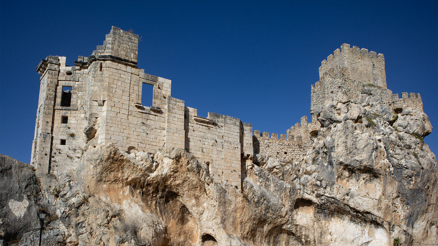 die Burganlage von Zuheros