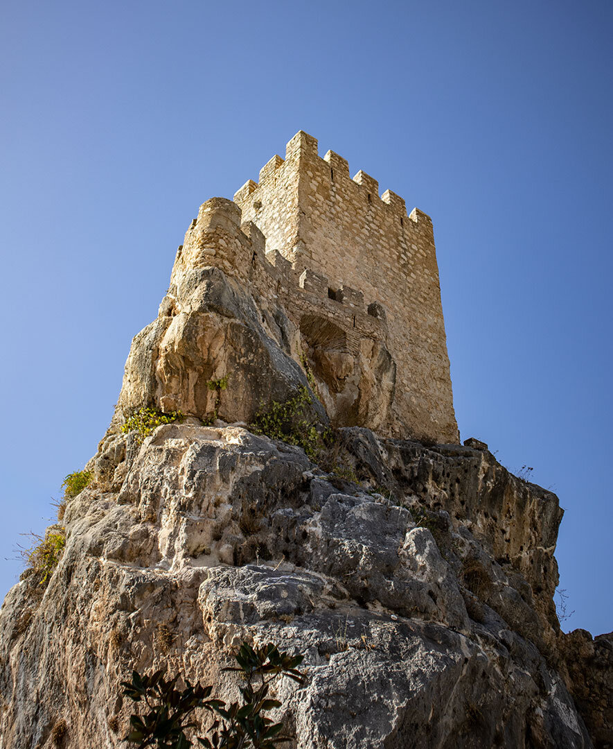 Zinnen der maurischen Burg von Zuheros