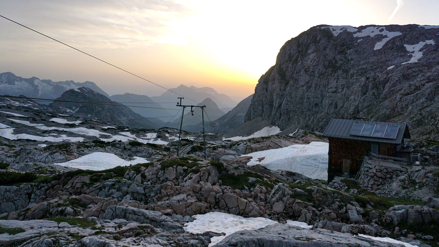Materialseilbahn des Ingolstädter Hauses bei Sonnenuntergang Materialseilbahn des Ingolstädter Hauses bei Sonnenuntergang
