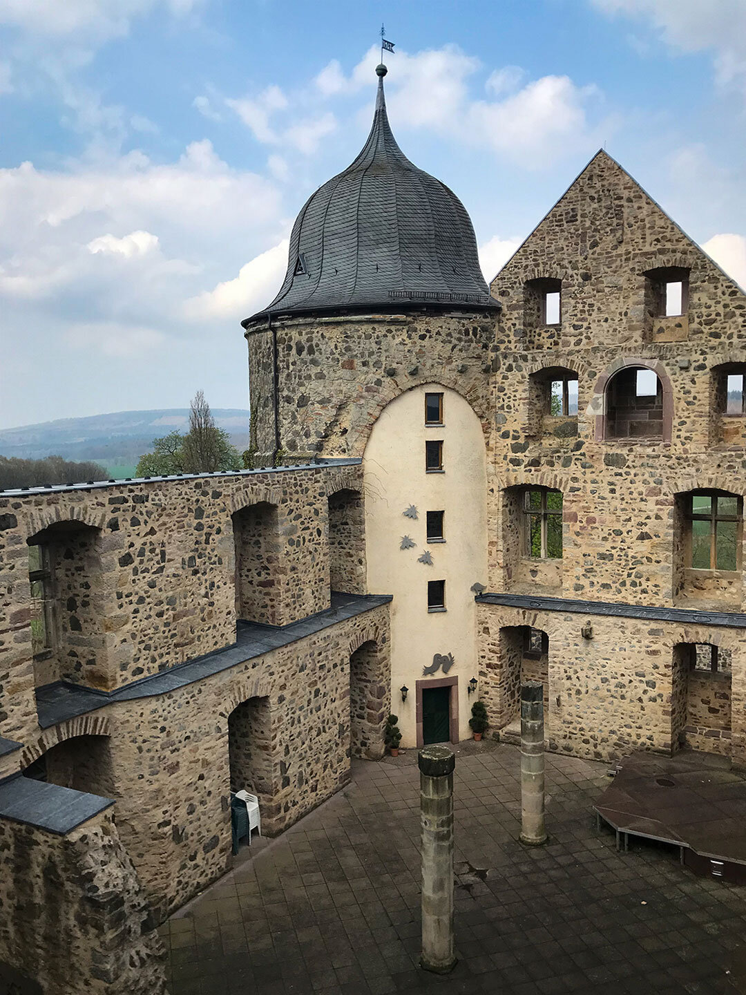 Innenhof der Ruine Sababurg Ruine Sababurg