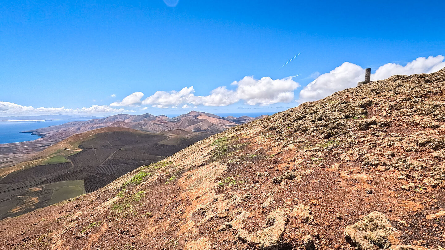 Blick vom Montaña Guardilama auf das Ajaches-Gebirge und Fuerteventura