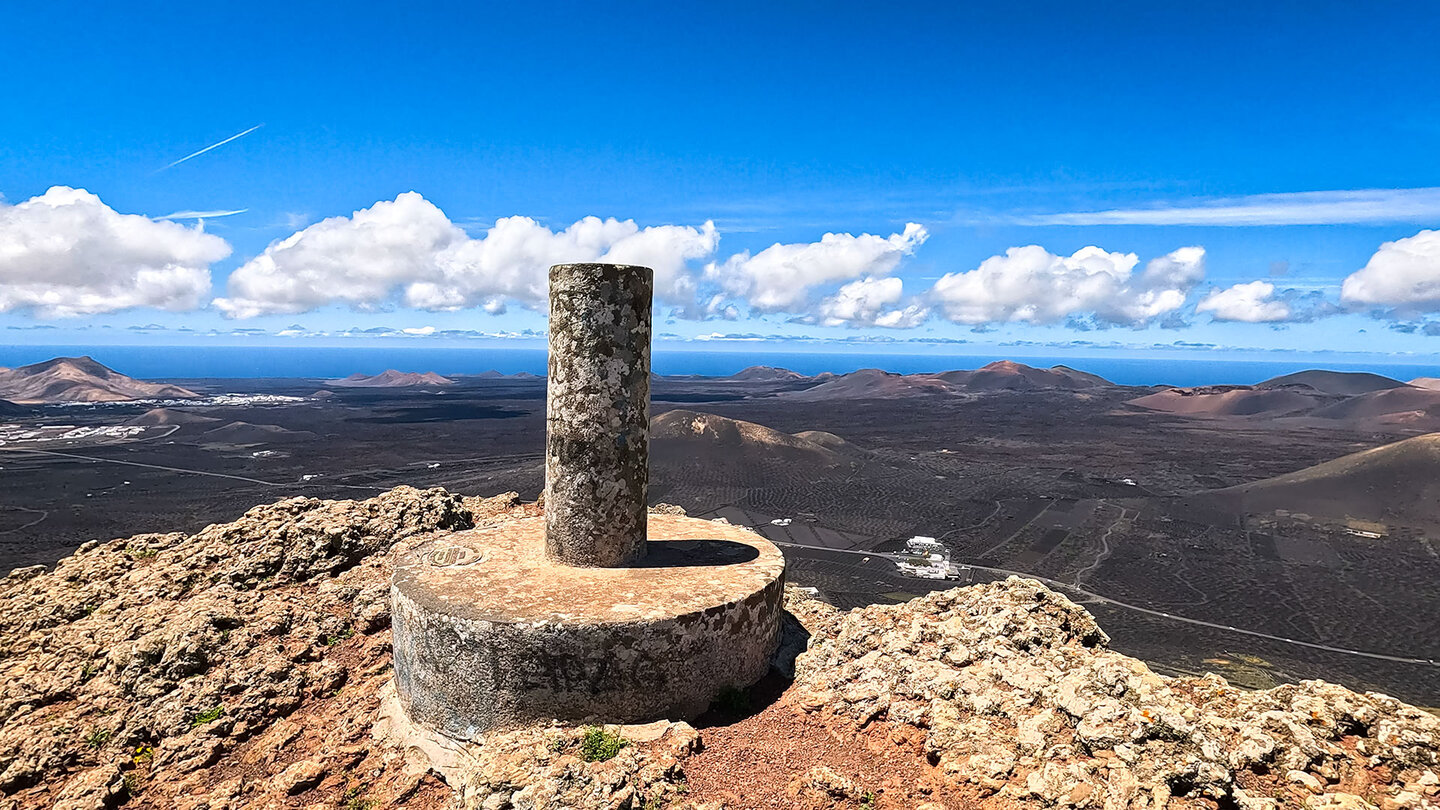 Blick vom Montaña Guardilama über La Geria bis zum Timanfaya
