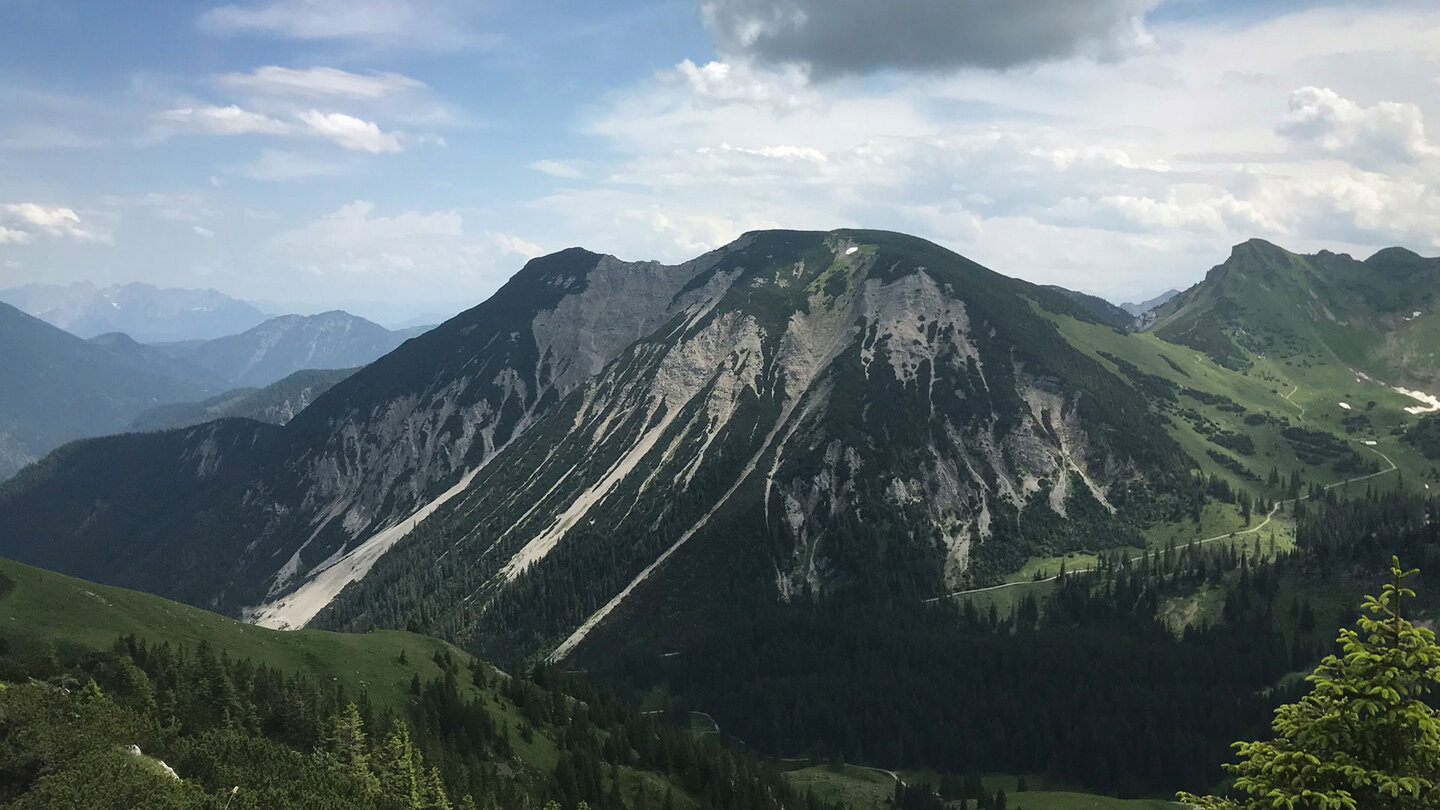 die Rotwand hinter den Gipfeln von Hochmiesing und Dürrmiesling Rotwand hinter Hochmiesing und Dürrmiesling