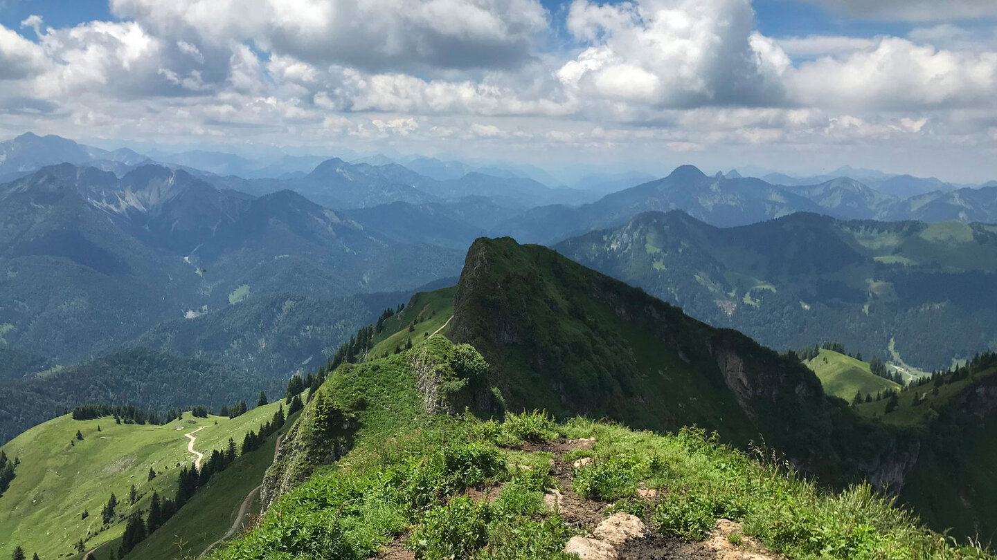 faszinierender Blick über den Rotwandgipfel im Mangfallgebirge Blick über den Rotwandgipfel