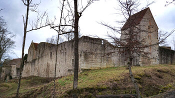 Außenansicht der Burg Salzburg in Unterfranken