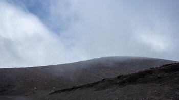 schwarzes Lapilli am Schlackekegel des Montaña Negra