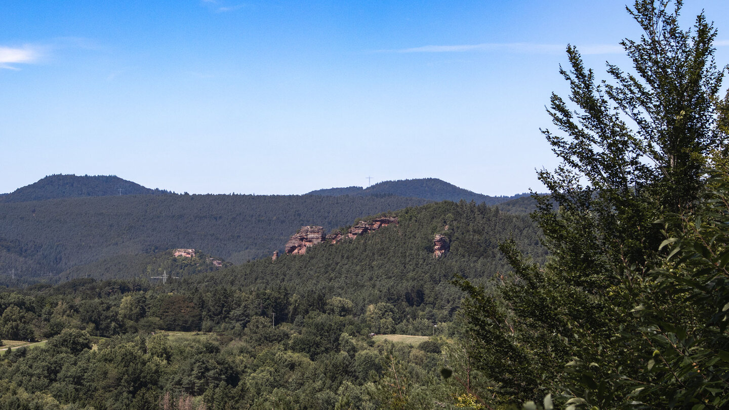 Blick auf Spirkelbacher Rauhfels und Rauhbergpfeiler Blick auf Spirkelbacher Rauhfels und Rauhbergpfeiler