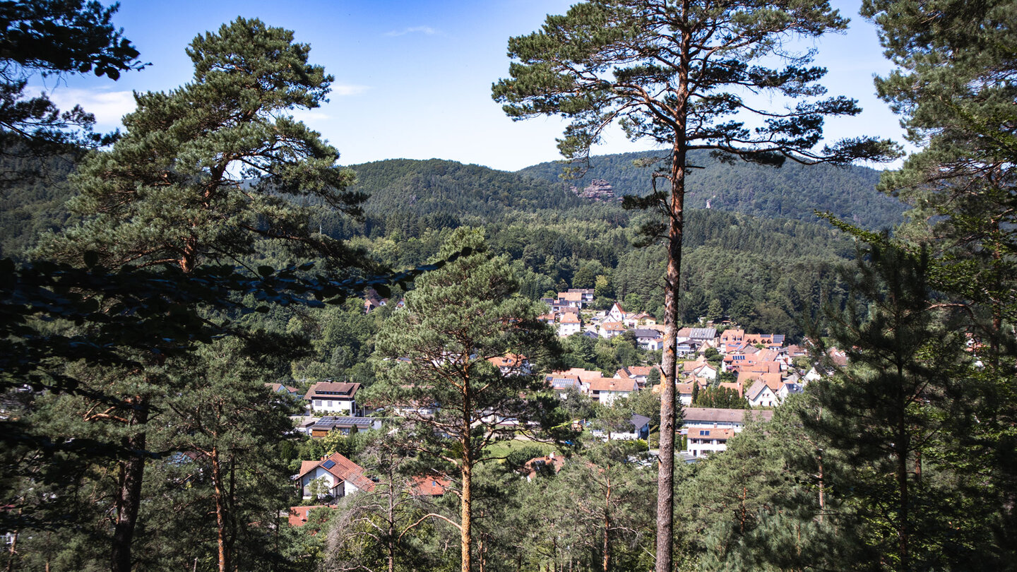 Ausblick auf Spirkelbach im Pfälzerwald Ausblick auf Spirkelbach im Pfälzerwald