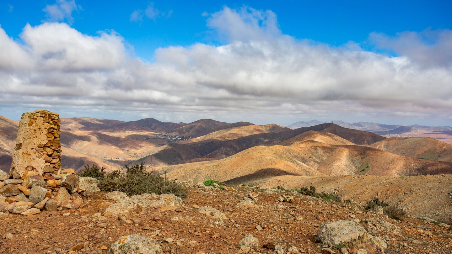 die Gipfelsäule am Gran Montaña