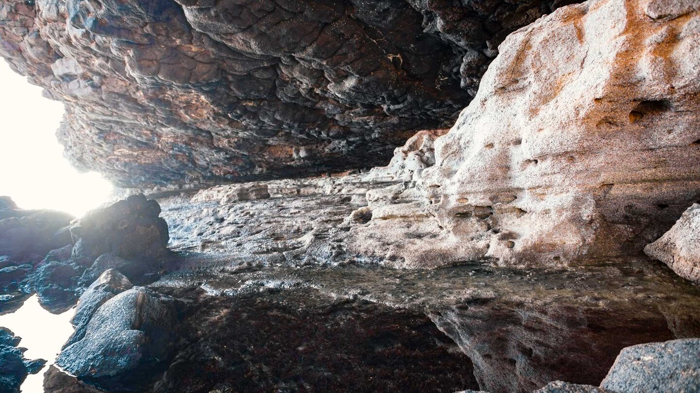 Meeresgrotte entlang des Küstenwanderweges zwischen Giniginamar und Tarajalejo Meeresgrotte entlang des Küstenwanderweges zwischen Giniginamar und Tarajalejo