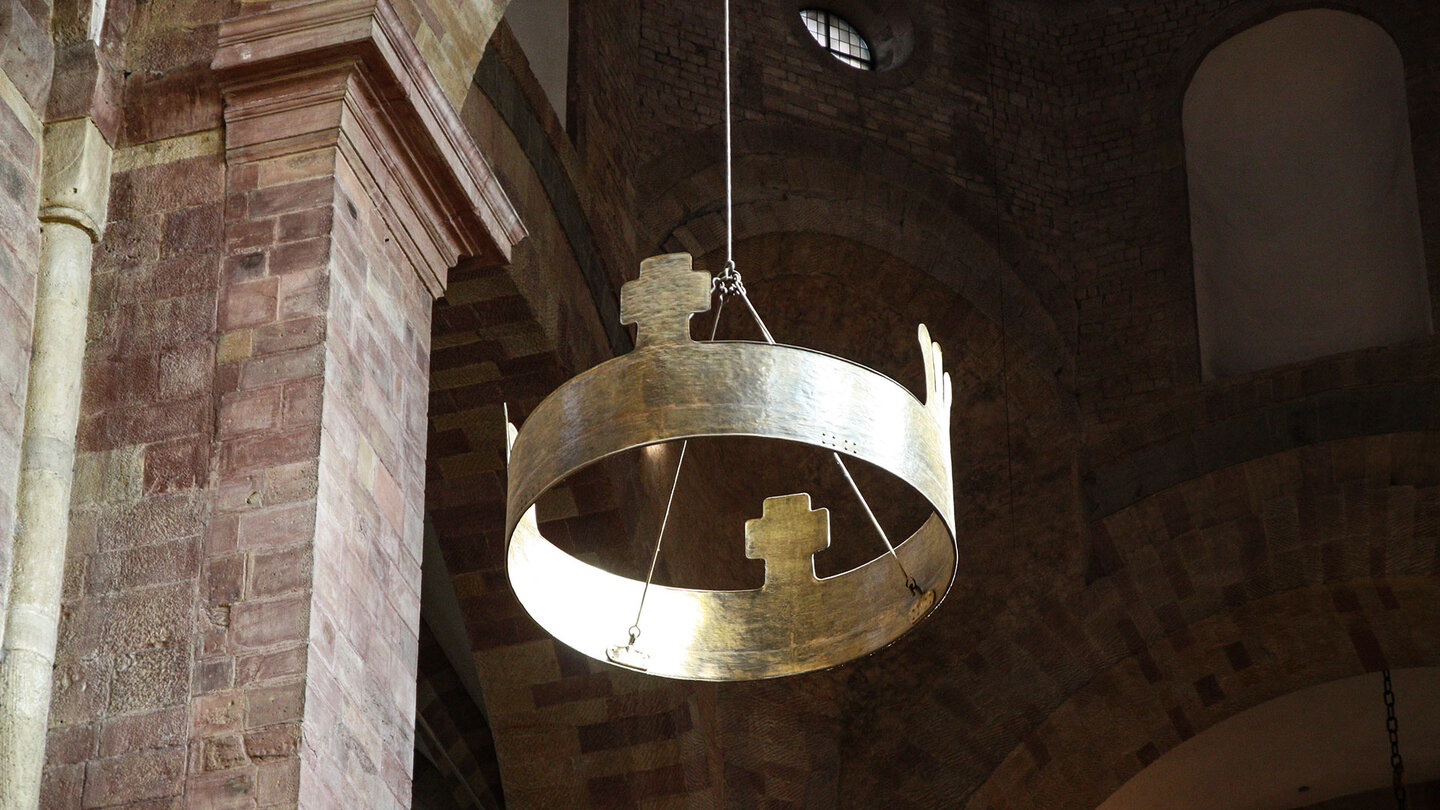 Kaiserkrone in der Apsis des Speyerer Doms Kaiserkrone im Speyerer Dom