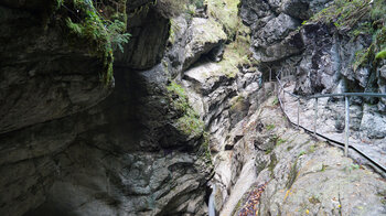 gesicherte Wege führen durch die Starzlachklamm