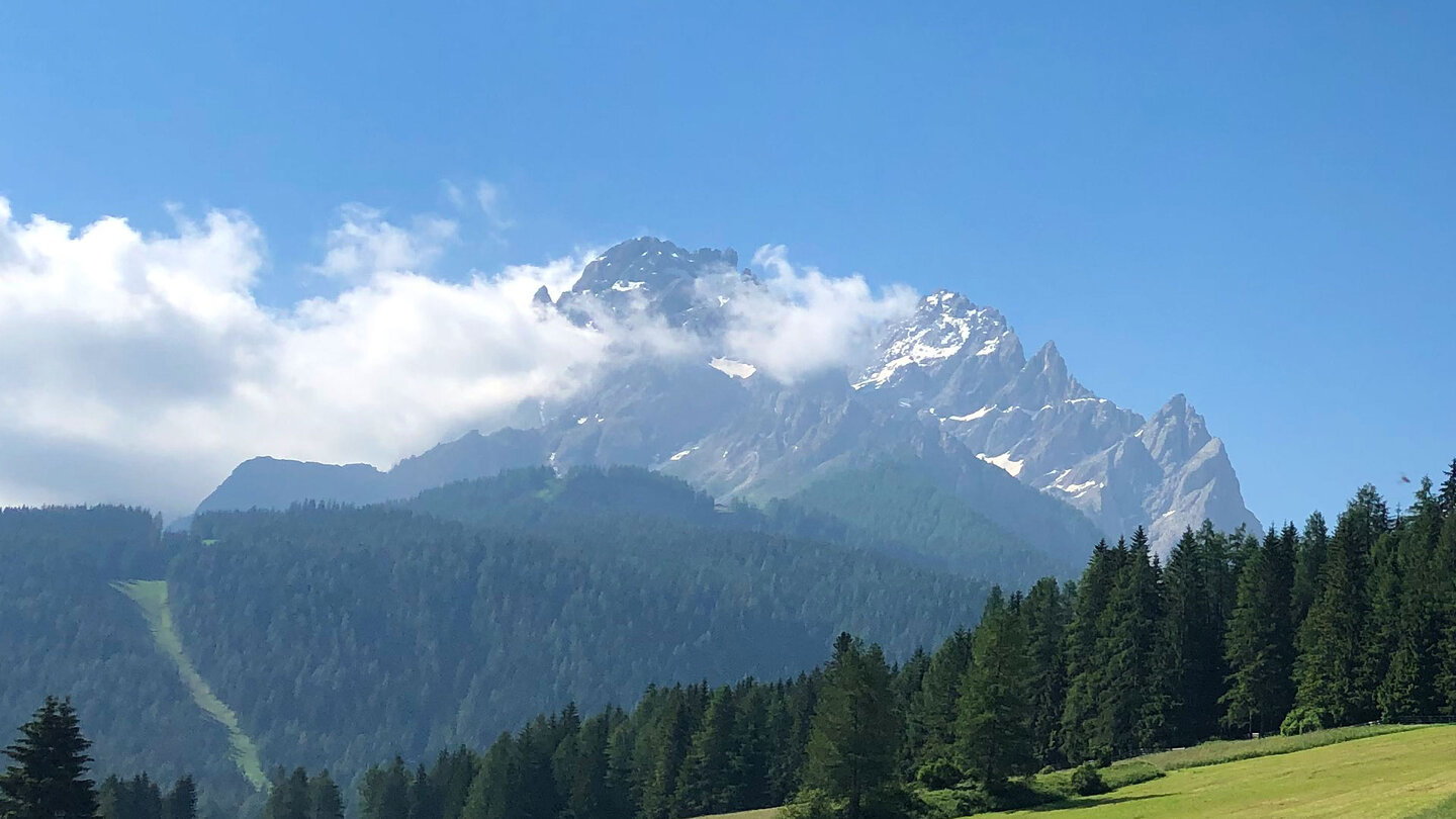 Blick auf die Sextner Rotwand im Naturpark Drei Zinnen die Sextner Rotwand im Naturpark Drei Zinnen