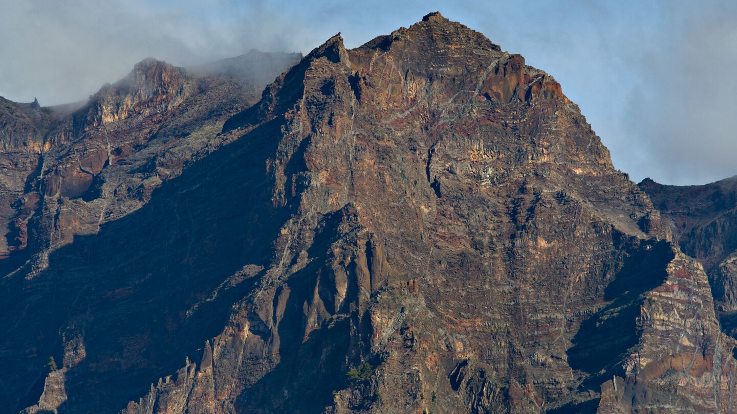 die steil abfallenden Felswände der Caldera de Taburiente