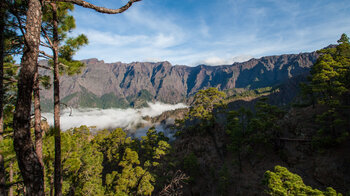 Wolken über den Schluchten der Caldera