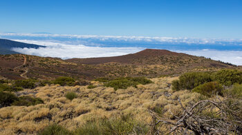 der rötlich gefärbte Montaña Limón auf der Wanderung 21