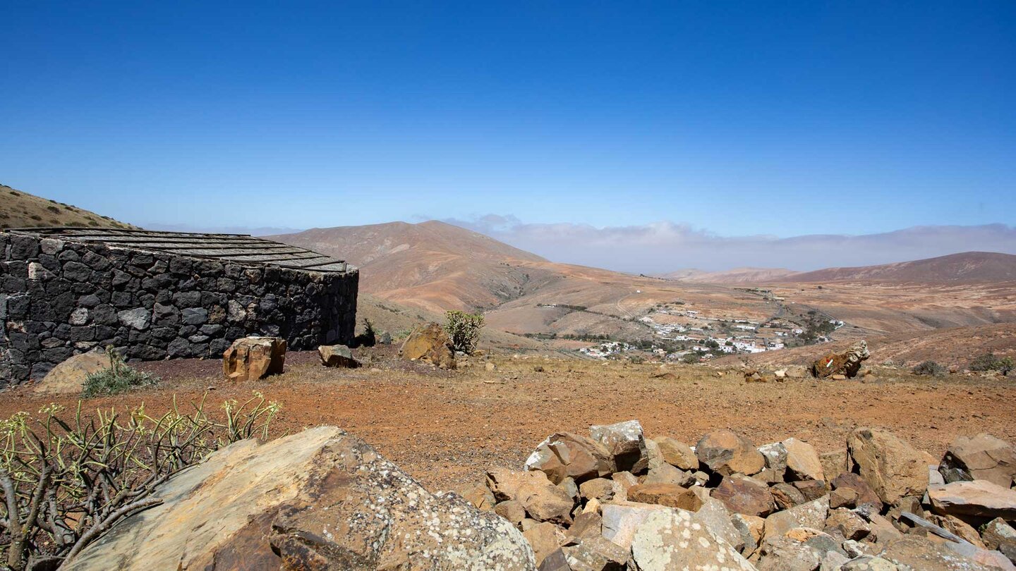 die gemauerte Schutzhütte an der Degollada de Marrubio