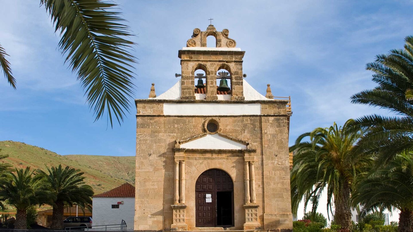 Kirchenportal der Iglesia de Nuestra Señora de la Peña in Vega de Río Palmas
