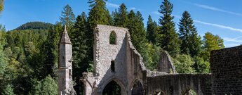 die Ruine des Kolsters Allerheiligen bietet historische Eindrücke