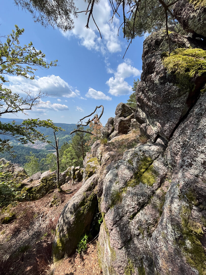 Rockertfelsen hoch über dem Murgtal