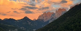 Abendrot über dem Kaisertal mit Blick auf die Nordwand des Wilden Kaiser