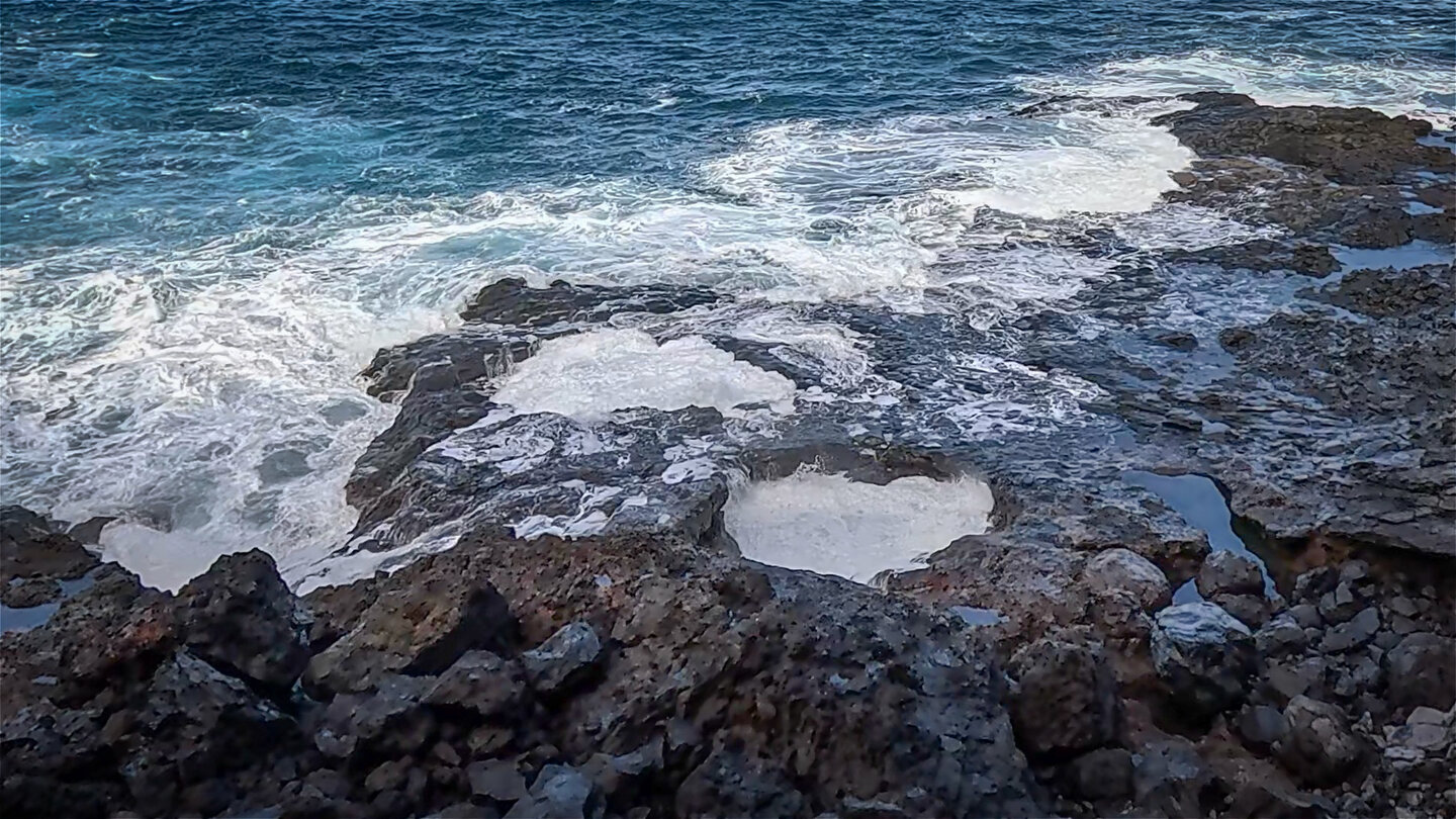 Höhlen in den Brandungsplattformen