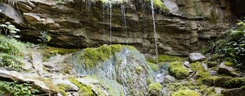 Mühledobel-Wasserfall mit seinen markanten Muschelkalkgesteinkaskaden