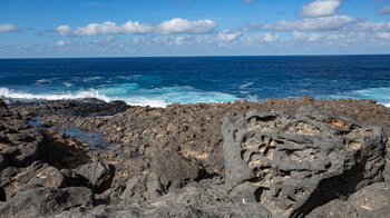 erodiertes Gestein an der rauen Küste von La Graciosa