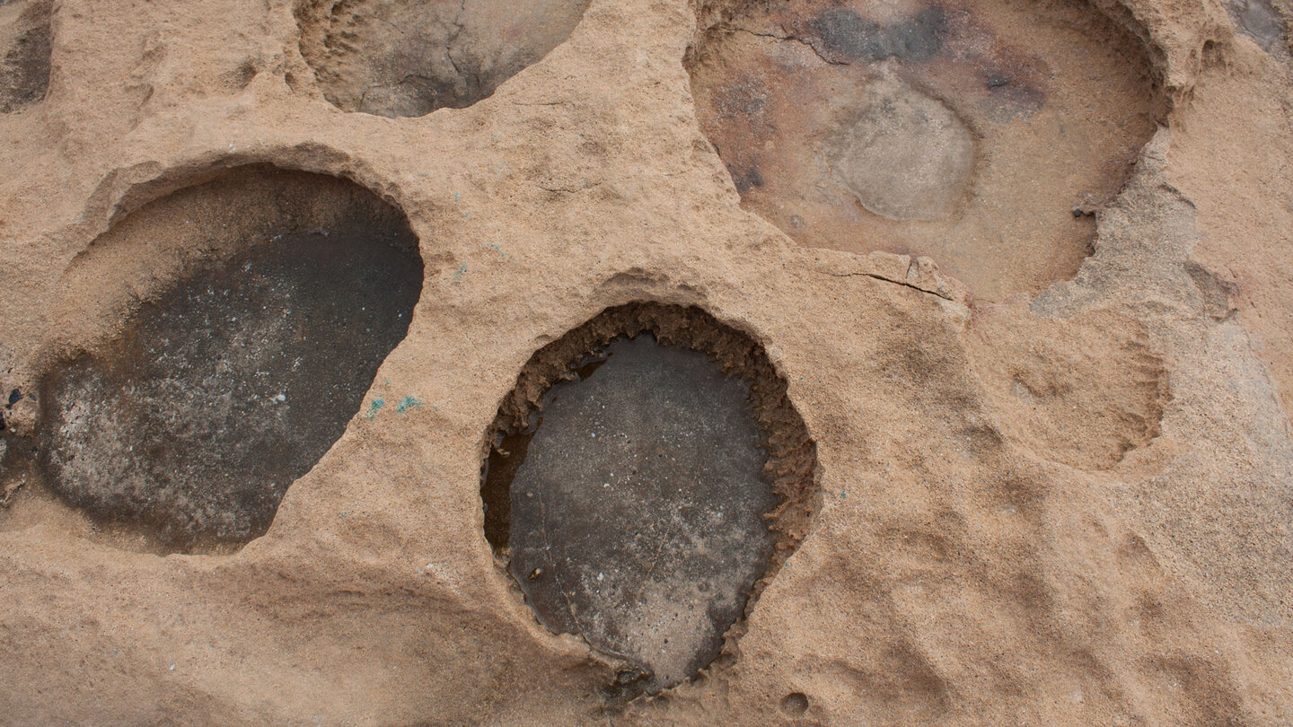 Man findet getrocknetes Salz aus verdunstetem Meerwasser