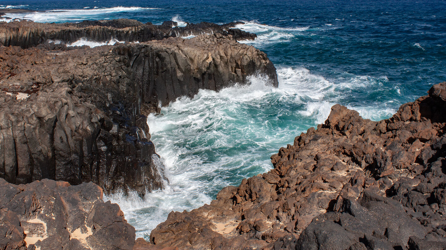 Basaltstifte an der rauen Nordküste La Graciosas