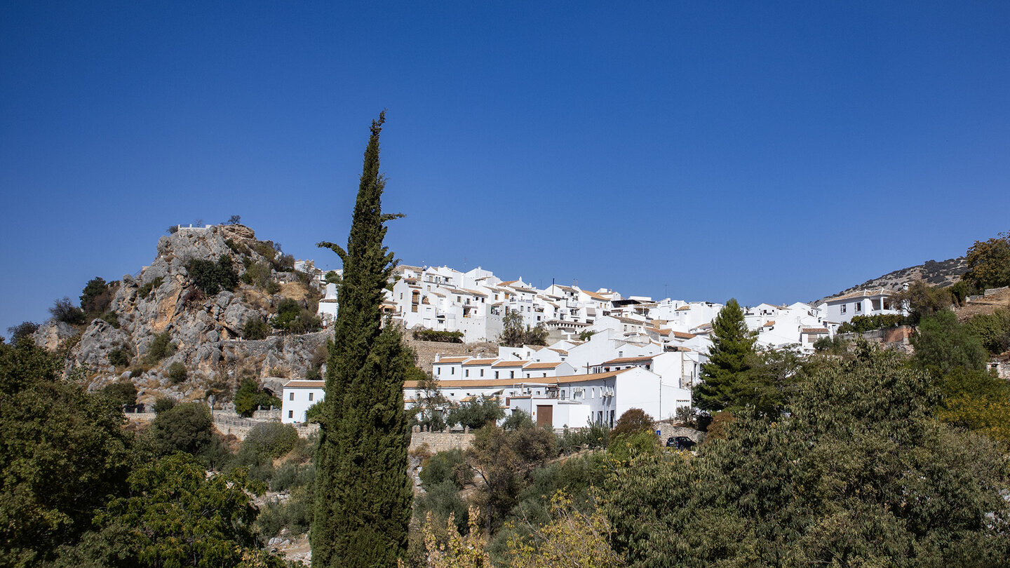 Zuheros am Eingang zum Naturpark Sierras Subbéticas