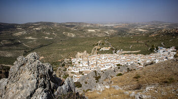 Blick über Zuheros bis Baena