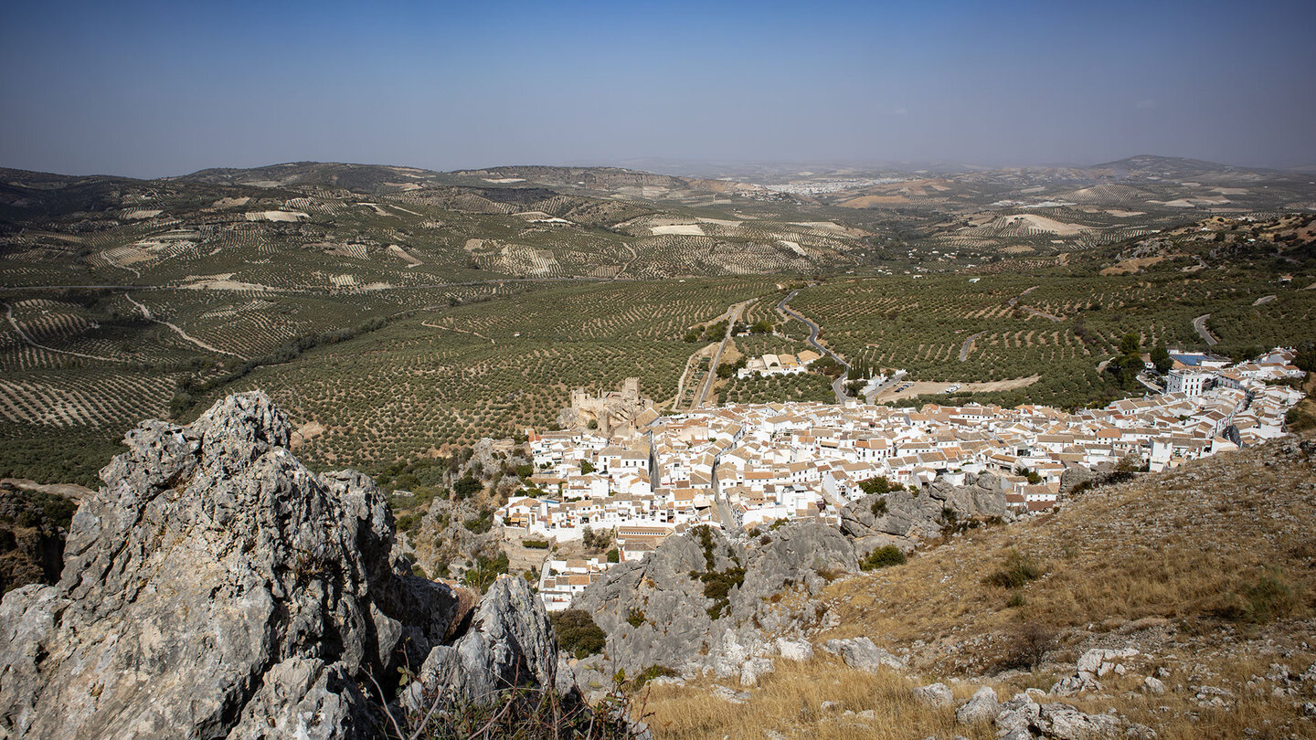 Blick über Zuheros bis Baena