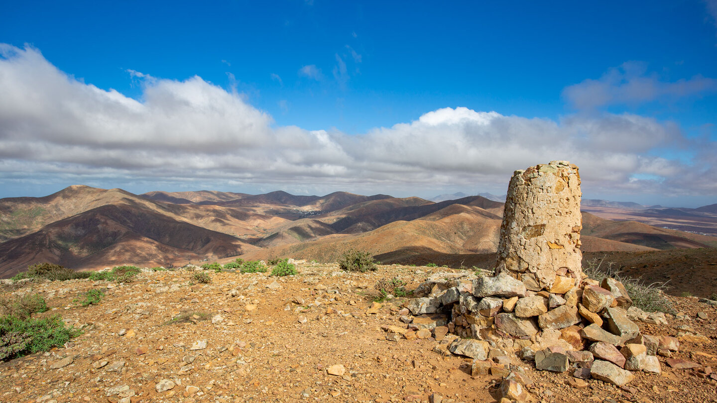 die Gipfelsäule des Gran Montaña