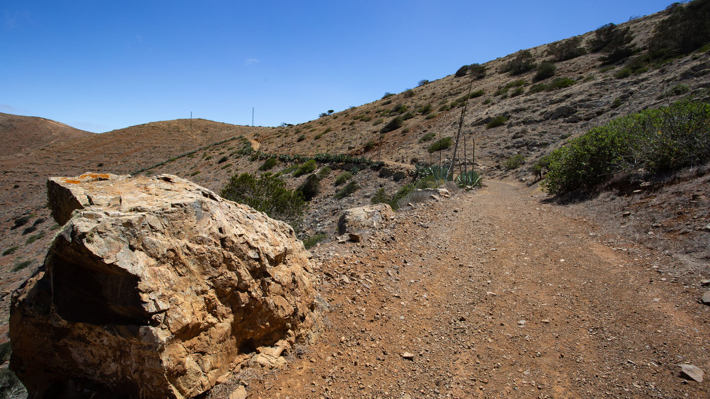 der GR-131 führt als breiter Wanderweg hinunter nach Betancuria