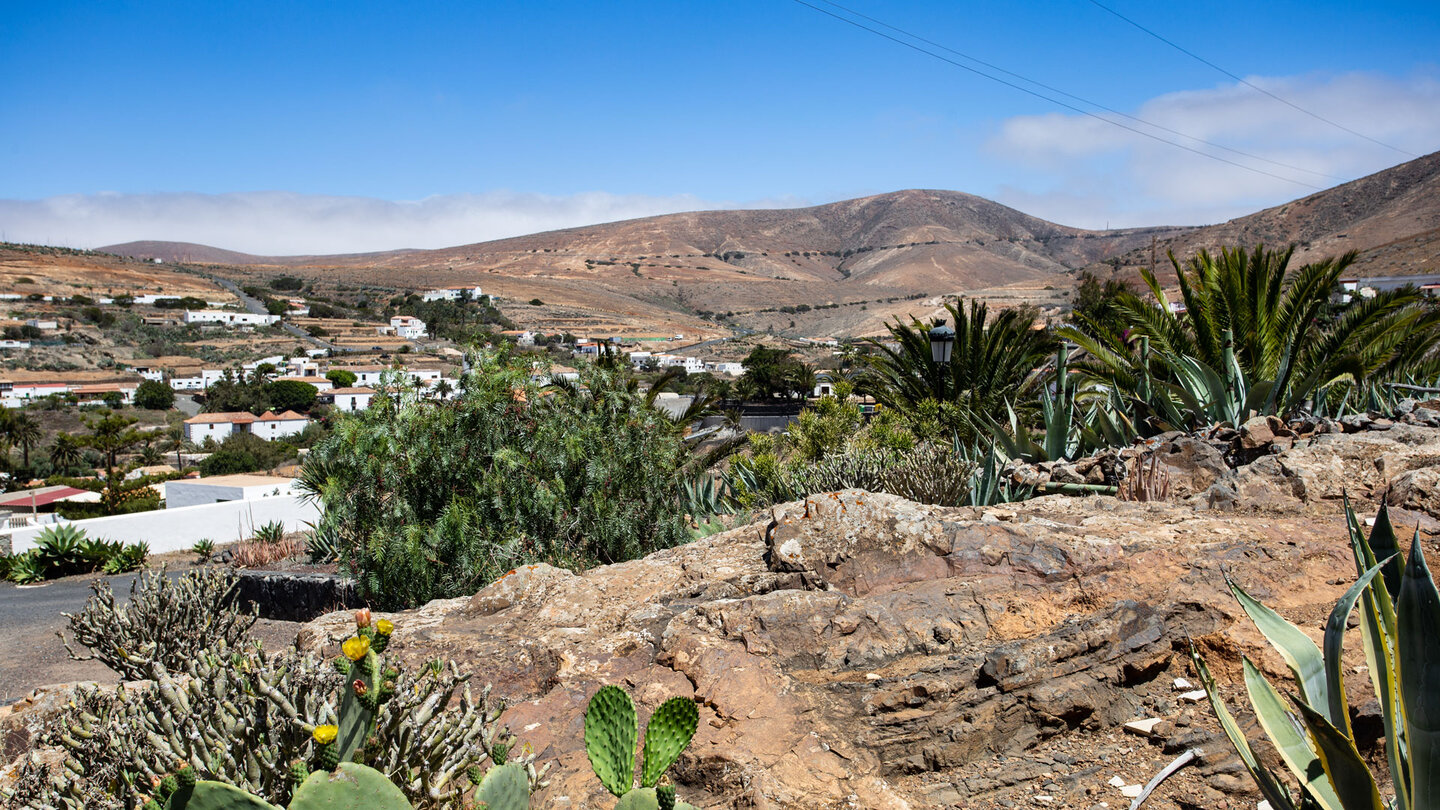 Blick über den Ort Betancuria entlang der Abwanderung