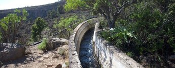 wandern am Canal Aguas del Sur durch die Berglandschaften Teneriffas