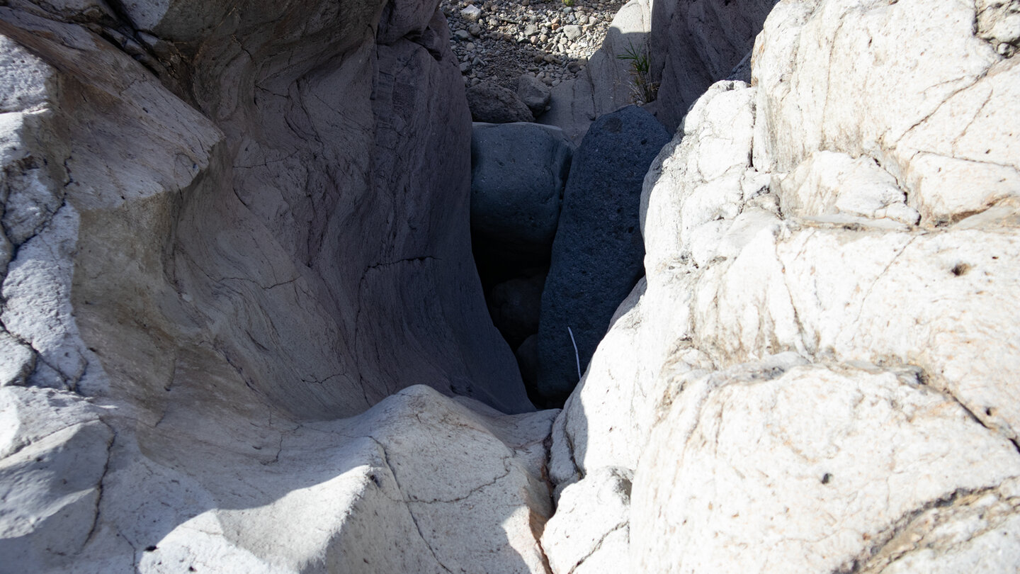 Felsen im Bachbett des Barranco de Tauro