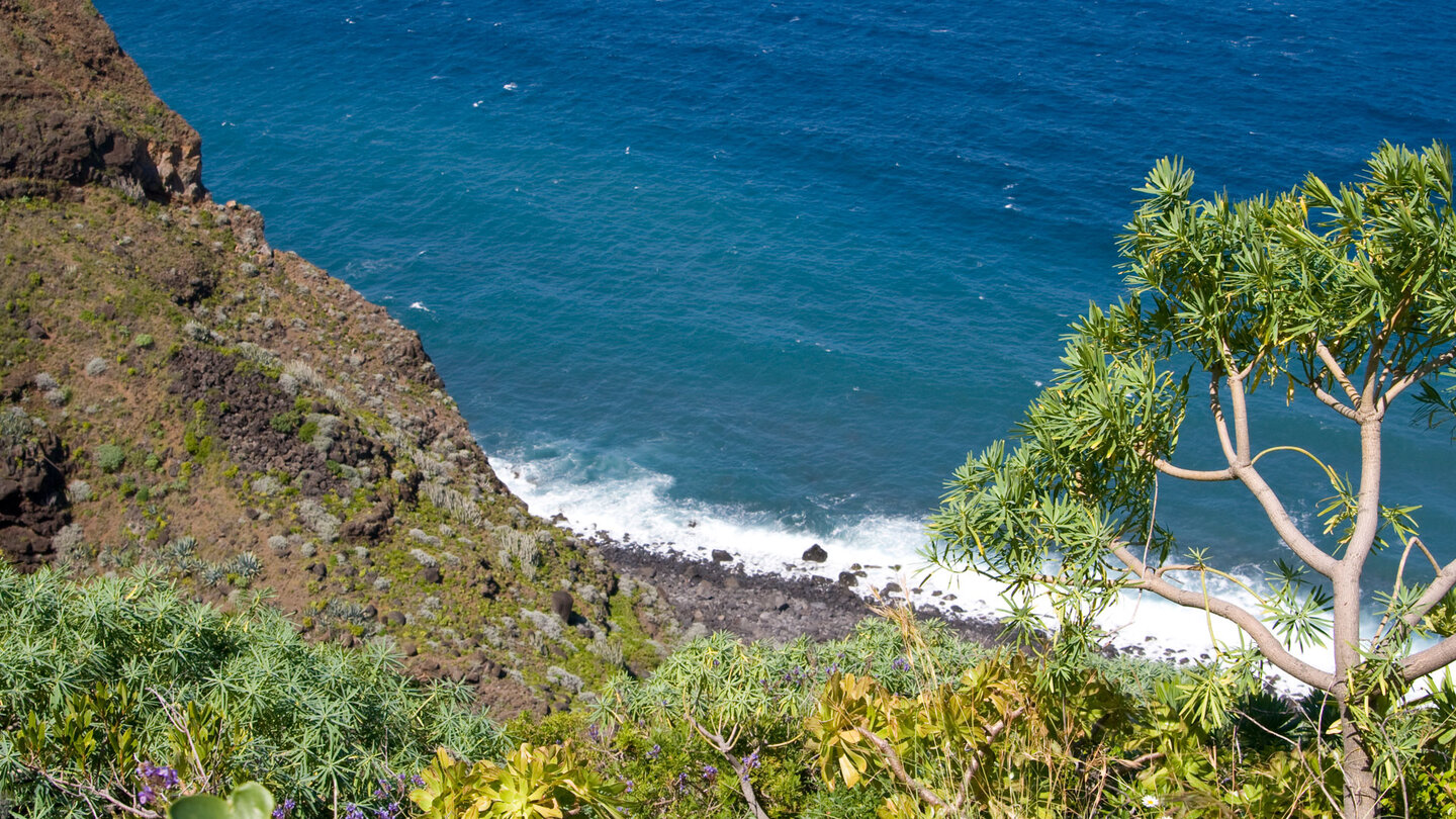 die Küstenmündung des Barranco de los Hombres auf La Palma