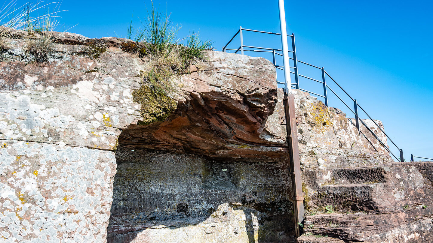 Felskammern in der Burganlage der Ruine Falkenburg Felskammern in der Burganlage der Falkenburg